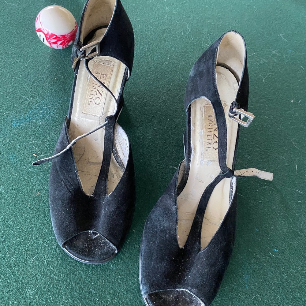 GUC Sexy, ! Fun, ! black, chunky, suede heels with ankle strap. 9.5